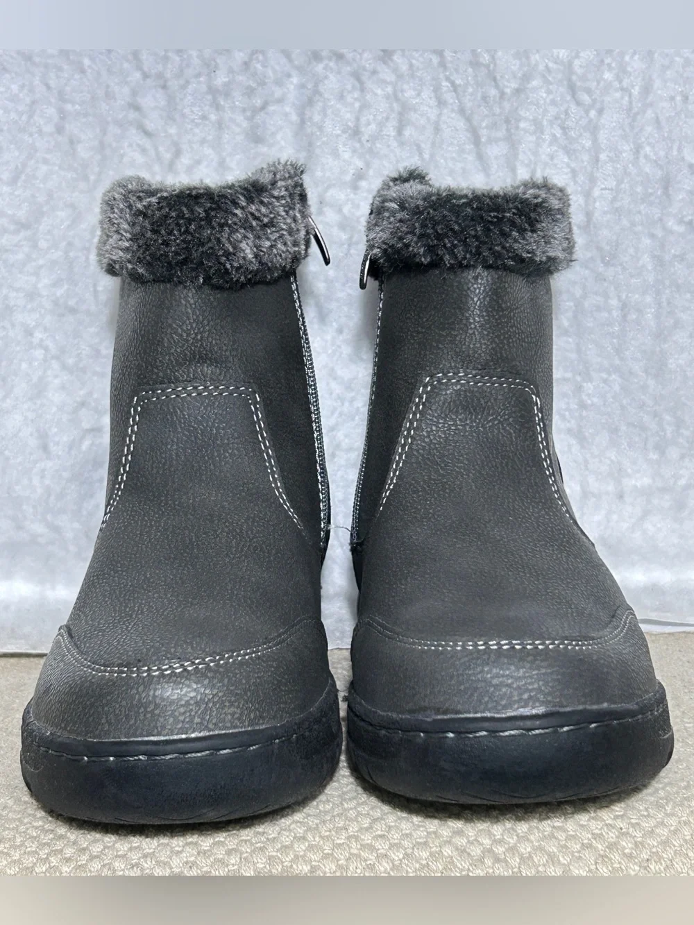 Khombu Womens Grey Addison Faux Fur Side Zip Water Repellant Booties Boots SZ 9
